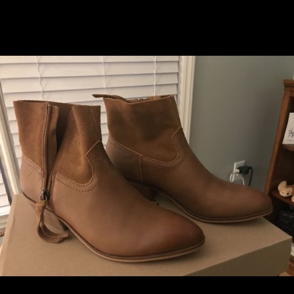 Frye Boots - Picture 2 of 3